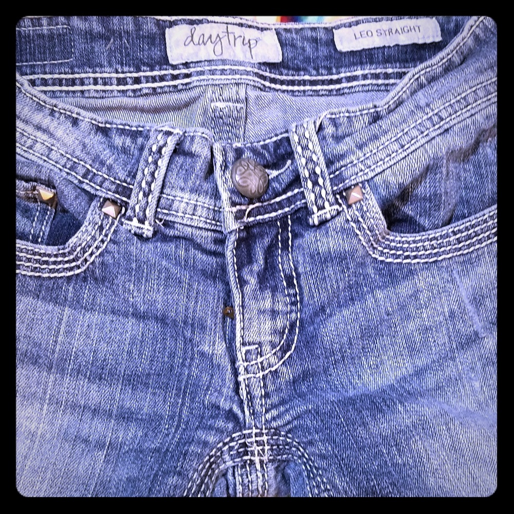 DayTrip buckle jeans.  LEO STRAIGHT SIZE 25L